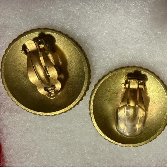 COCO CHANEL logo gold plated clip on earrings 94P - Picture 3 of 6